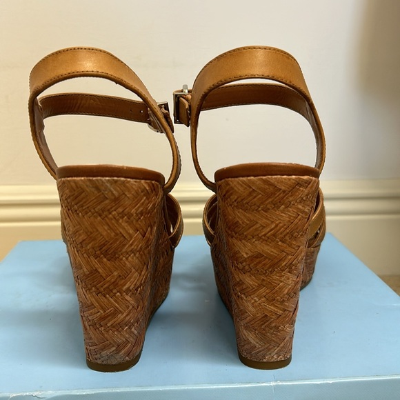 Gianni Bini tan woven wedges size 9 - Picture 3 of 4